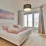 Huswell - Bright, Modern With Terrace Near דירה